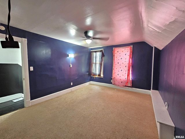 2614 MCKINLEY Avenue, Davenport, IA 52802