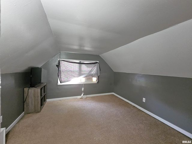 2614 MCKINLEY Avenue, Davenport, IA 52802