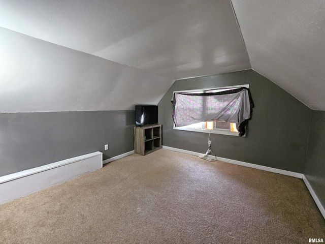 2614 MCKINLEY Avenue, Davenport, IA 52802