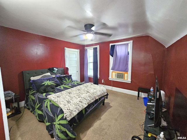 2614 MCKINLEY Avenue, Davenport, IA 52802