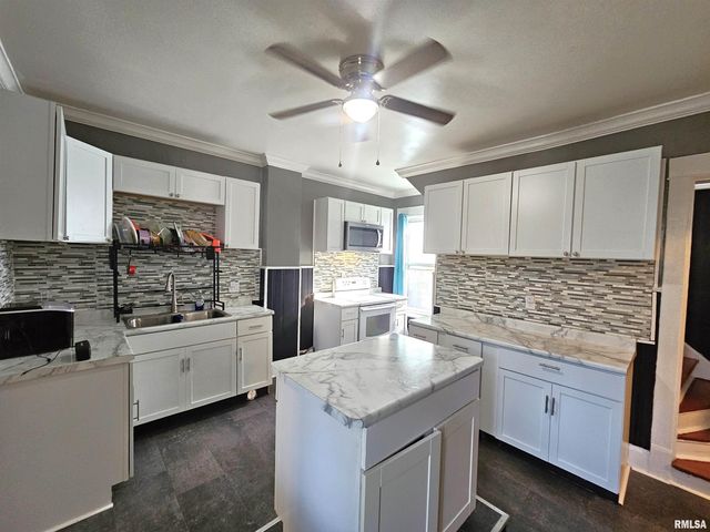 2614 MCKINLEY Avenue, Davenport, IA 52802