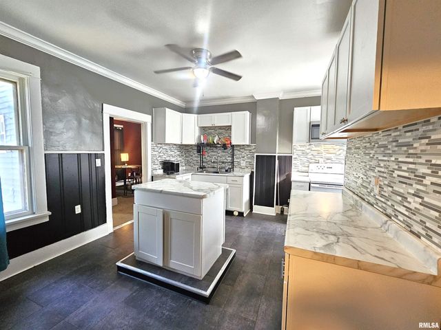 2614 MCKINLEY Avenue, Davenport, IA 52802