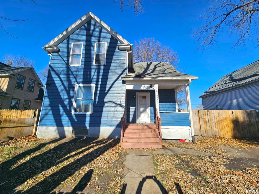 2614 MCKINLEY Avenue, Davenport, IA 52802