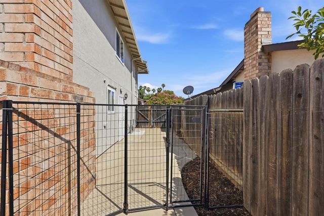 8191 Canyon Oak Dr, Citrus Heights, CA 95610