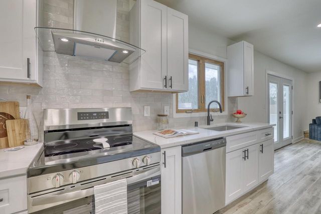 6291 Thorncrest DRIVE, Greendale, WI 53129