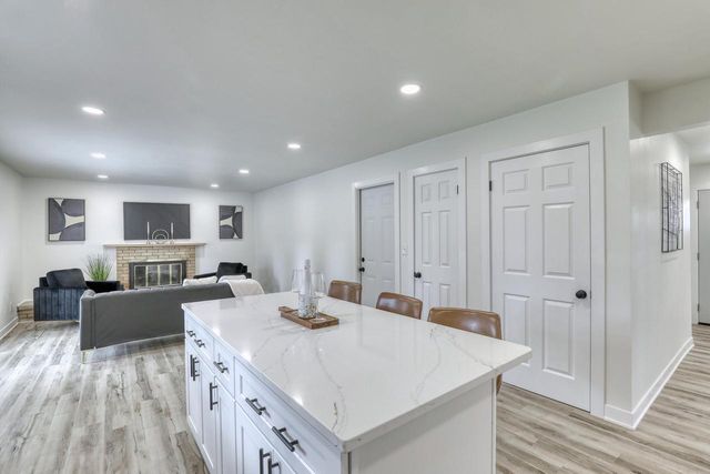 6291 Thorncrest DRIVE, Greendale, WI 53129