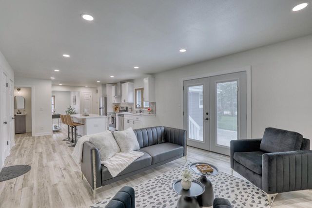 6291 Thorncrest DRIVE, Greendale, WI 53129