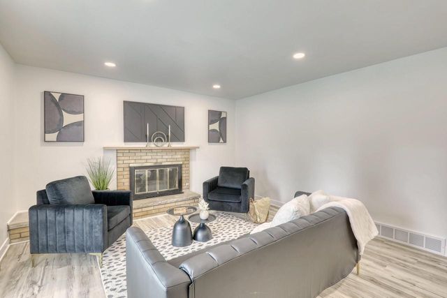 6291 Thorncrest DRIVE, Greendale, WI 53129