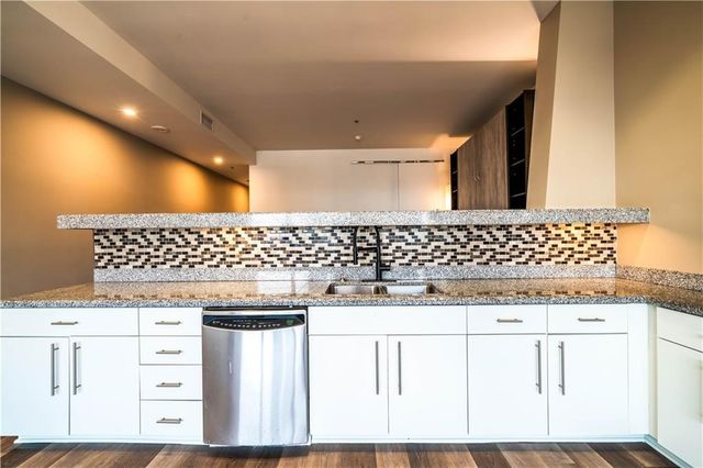 1100 Wilshire 2707, Los Angeles, CA 90017