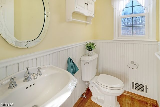 70 Tiffany Dr, East Hanover Twp., NJ 07936