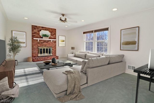 70 Tiffany Dr, East Hanover Twp., NJ 07936