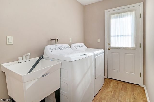 70 Tiffany Dr, East Hanover Twp., NJ 07936