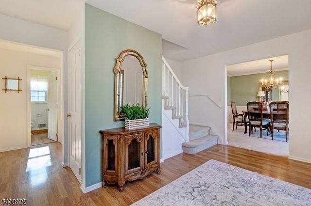 70 Tiffany Dr, East Hanover Twp., NJ 07936