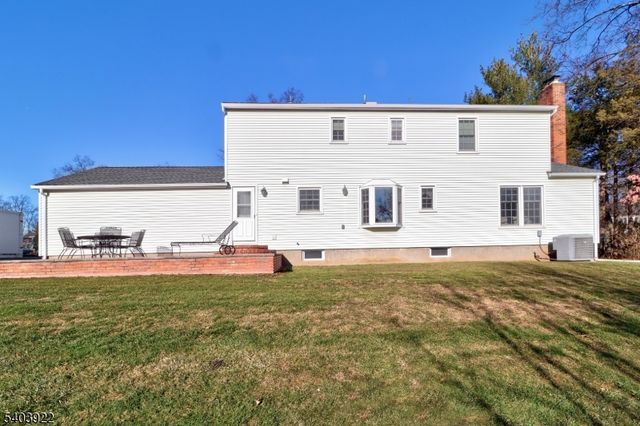 70 Tiffany Dr, East Hanover Twp., NJ 07936