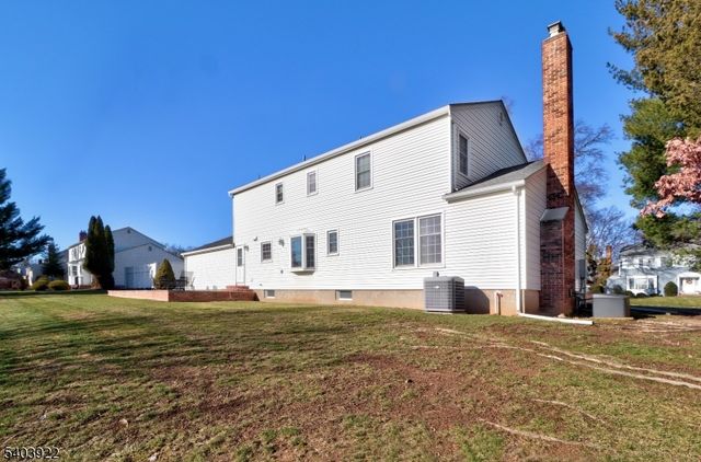 70 Tiffany Dr, East Hanover Twp., NJ 07936