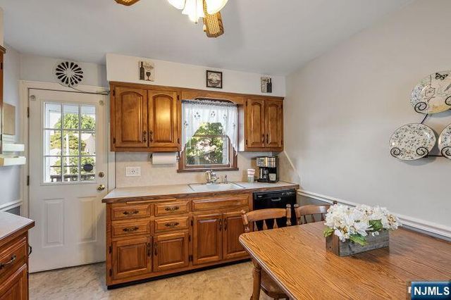65 Harding Avenue, Totowa, NJ 07512