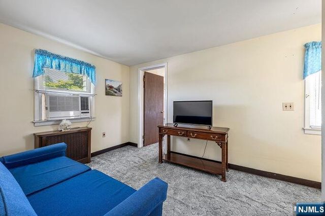 65 Harding Avenue, Totowa, NJ 07512
