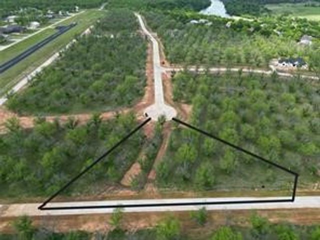 972 E Landings Drive, Granbury, TX 76049