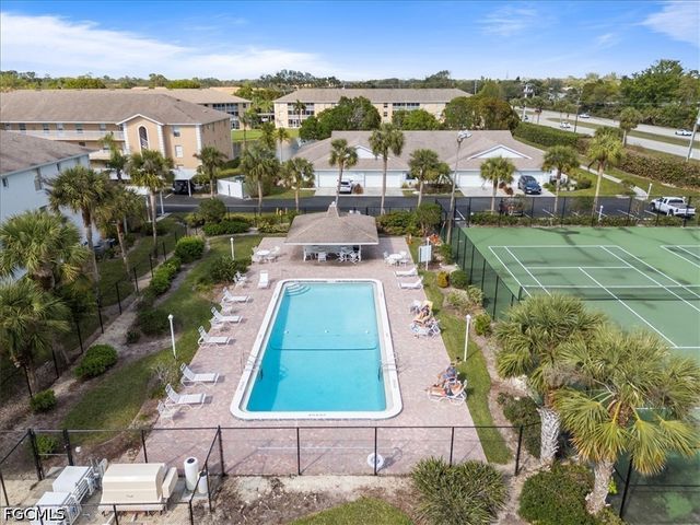 9660 Victoria LN 206, Naples, FL 34109