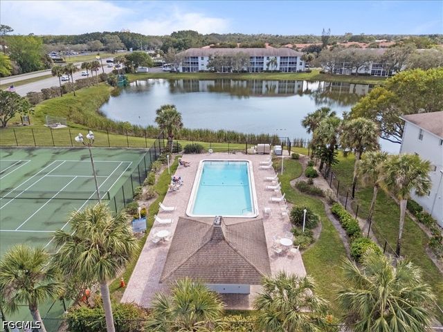 9660 Victoria LN 206, Naples, FL 34109