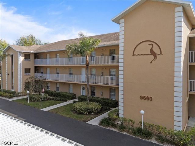 9660 Victoria LN 206, Naples, FL 34109
