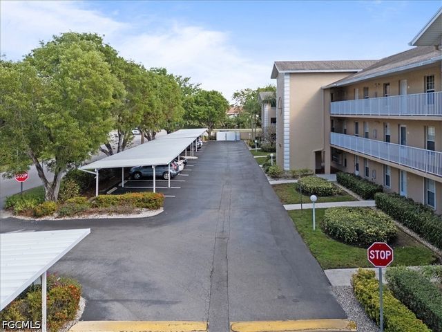 9660 Victoria LN 206, Naples, FL 34109