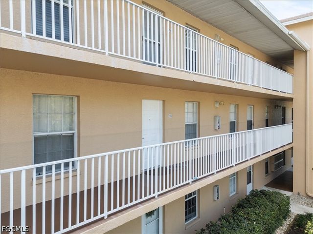 9660 Victoria LN 206, Naples, FL 34109