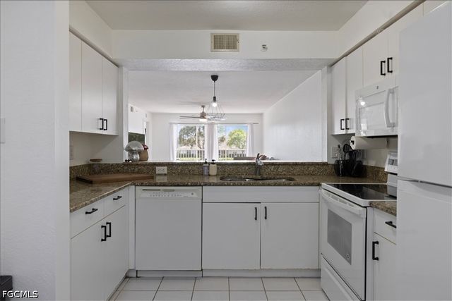 9660 Victoria LN 206, Naples, FL 34109