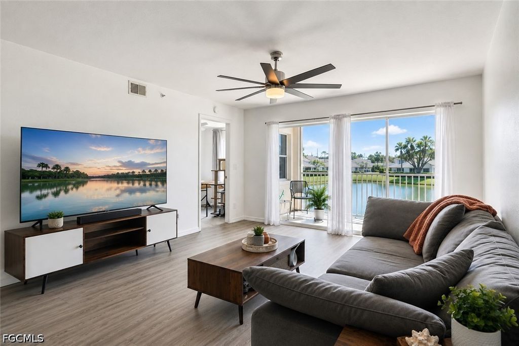 9660 Victoria LN 206, Naples, FL 34109