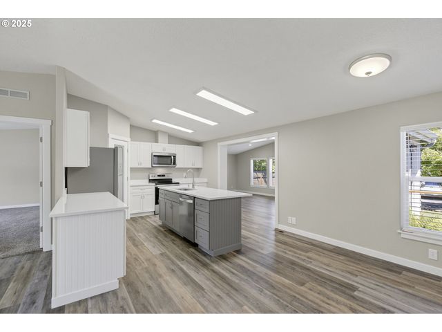 588 Se DANCE Dr, Estacada, OR 97023