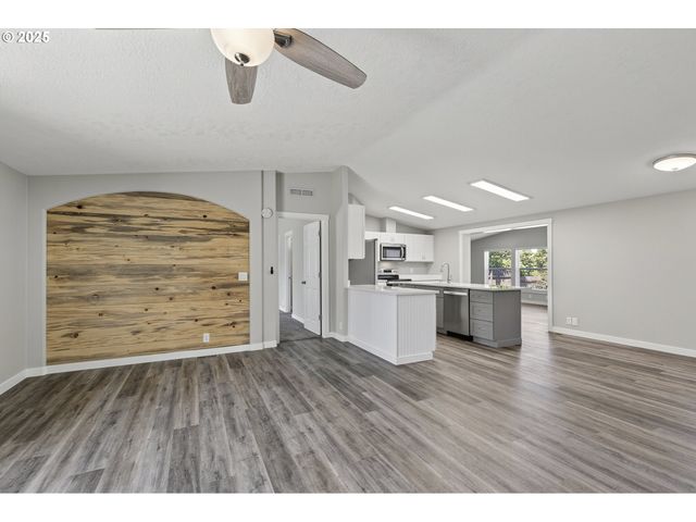 588 Se DANCE Dr, Estacada, OR 97023