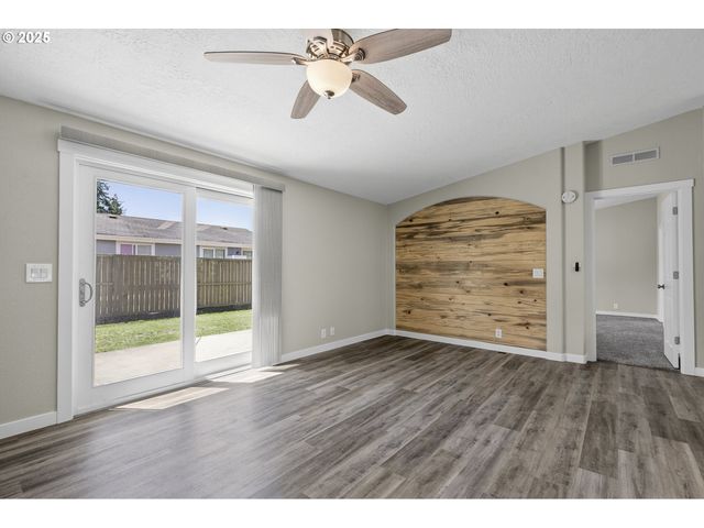 588 Se DANCE Dr, Estacada, OR 97023