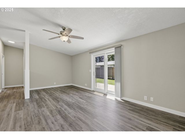 588 Se DANCE Dr, Estacada, OR 97023