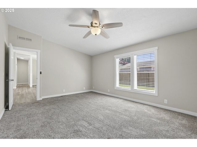 588 Se DANCE Dr, Estacada, OR 97023