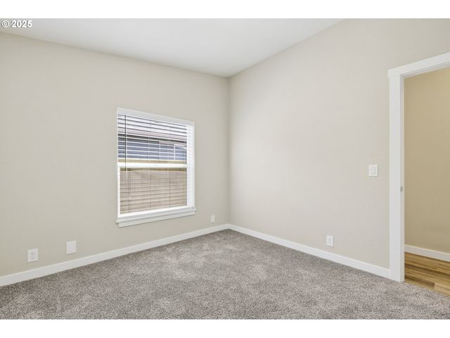 588 Se DANCE Dr, Estacada, OR 97023