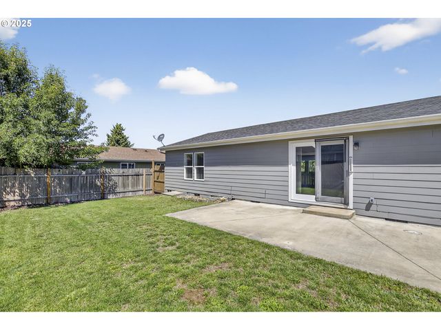 588 Se DANCE Dr, Estacada, OR 97023