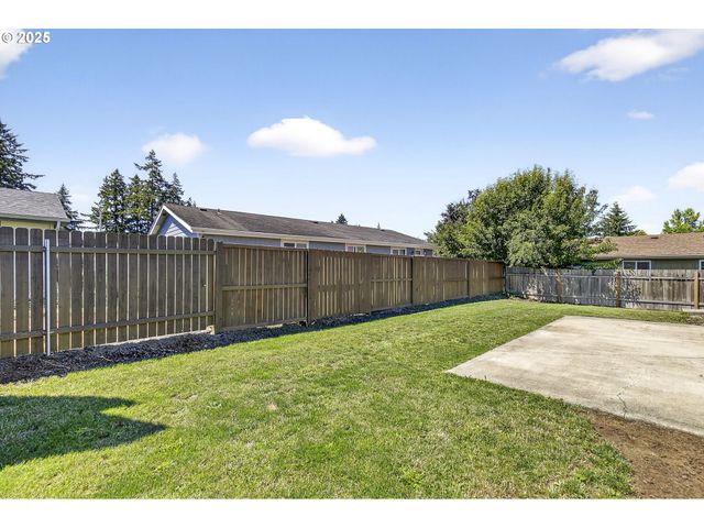 588 Se DANCE Dr, Estacada, OR 97023