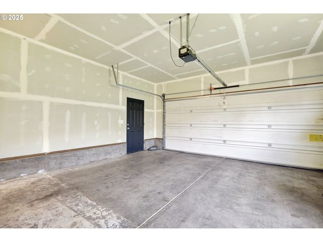 588 Se DANCE Dr, Estacada, OR 97023