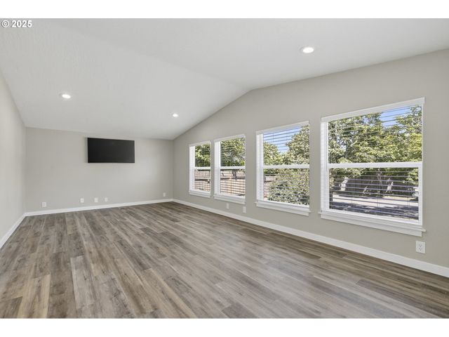 588 Se DANCE Dr, Estacada, OR 97023