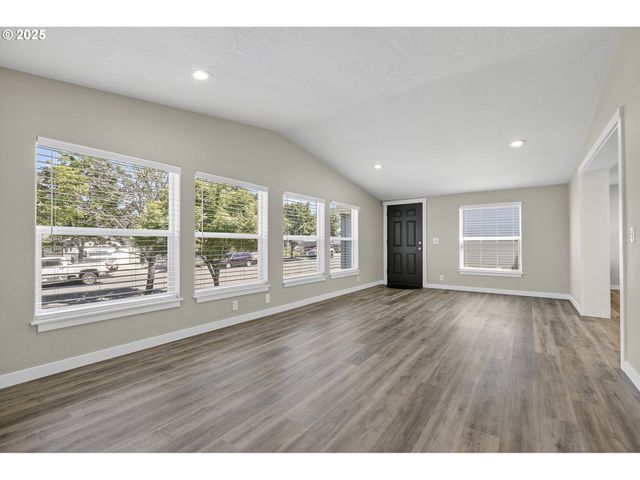 588 Se DANCE Dr, Estacada, OR 97023