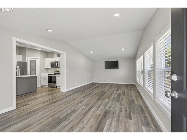 588 Se DANCE Dr, Estacada, OR 97023