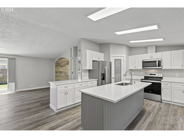 588 Se DANCE Dr, Estacada, OR 97023