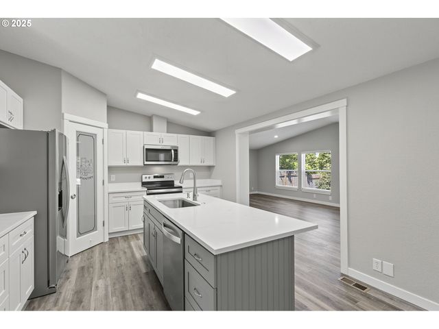 588 Se DANCE Dr, Estacada, OR 97023