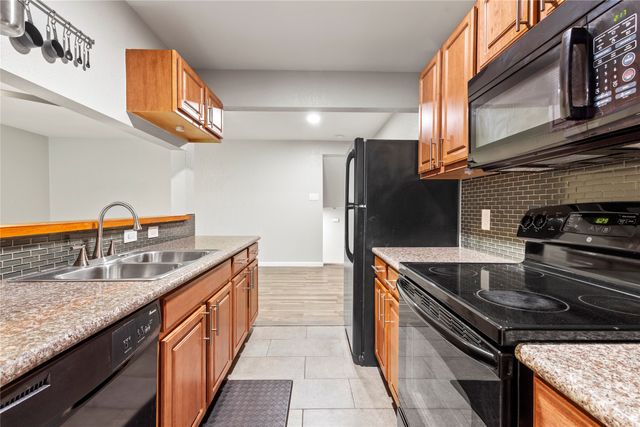 526 E Avenue J D, Grand Prairie, TX 75050