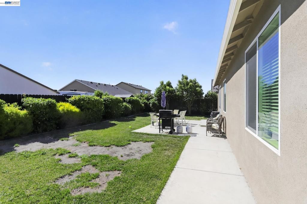 Image 3 of property listing at 1974 Garden Ln, Rio Vista, CA 94571