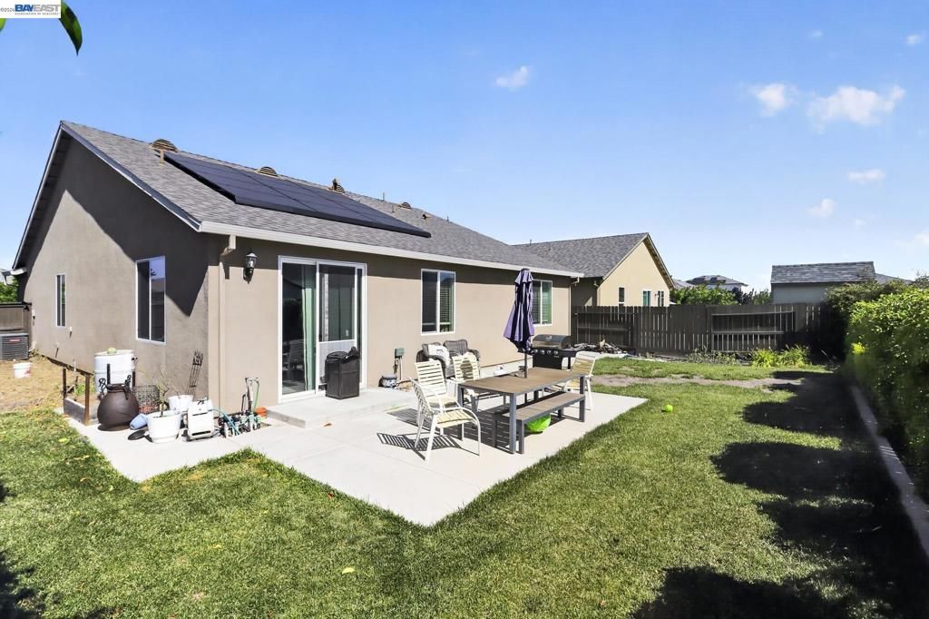 Image 4 of property listing at 1974 Garden Ln, Rio Vista, CA 94571