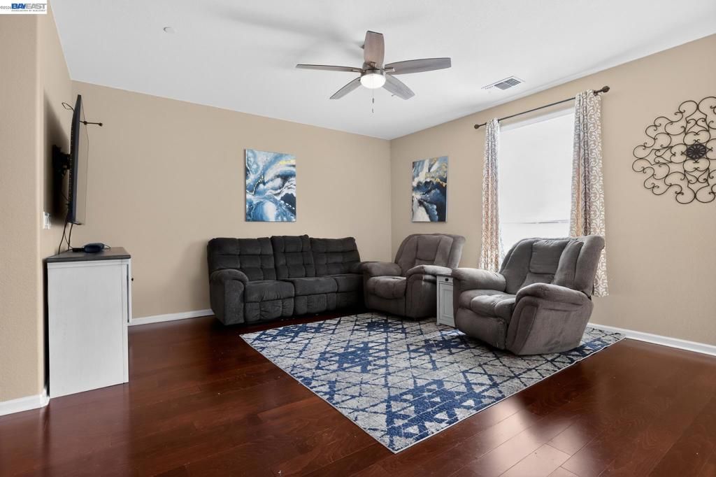 Image 5 of property listing at 1974 Garden Ln, Rio Vista, CA 94571