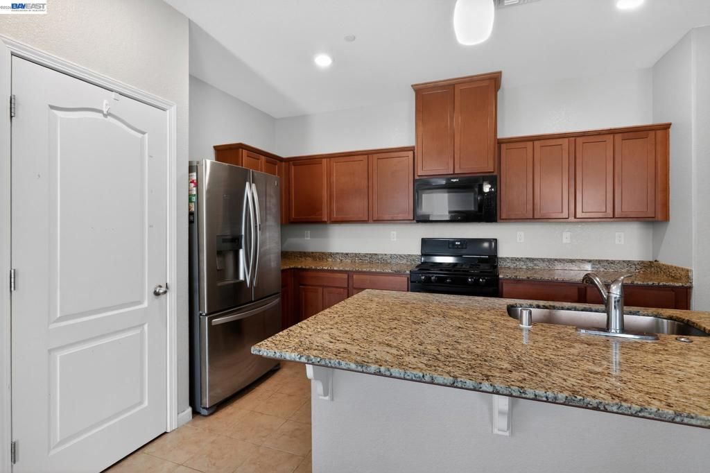 Image 7 of property listing at 1974 Garden Ln, Rio Vista, CA 94571