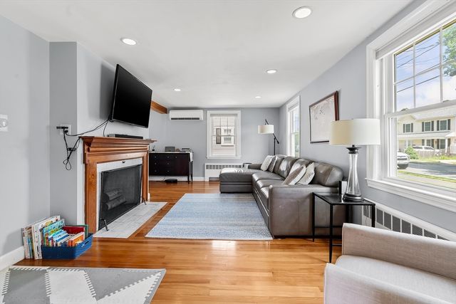 9 Chapman Rd, Wakefield, MA 01880