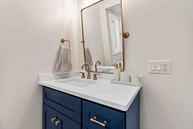 9 Chapman Rd, Wakefield, MA 01880